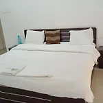 Elegant Premium Service Apartment In Kalyani Nagar, Pune